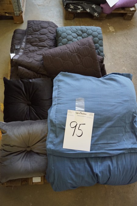3 bedspreads, 3 pillows, 1 duvet.