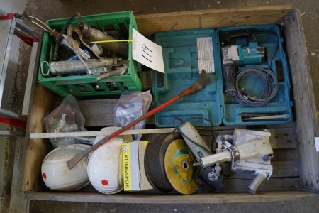 Lot of tools, grease pump, 2 stairs, etc.
