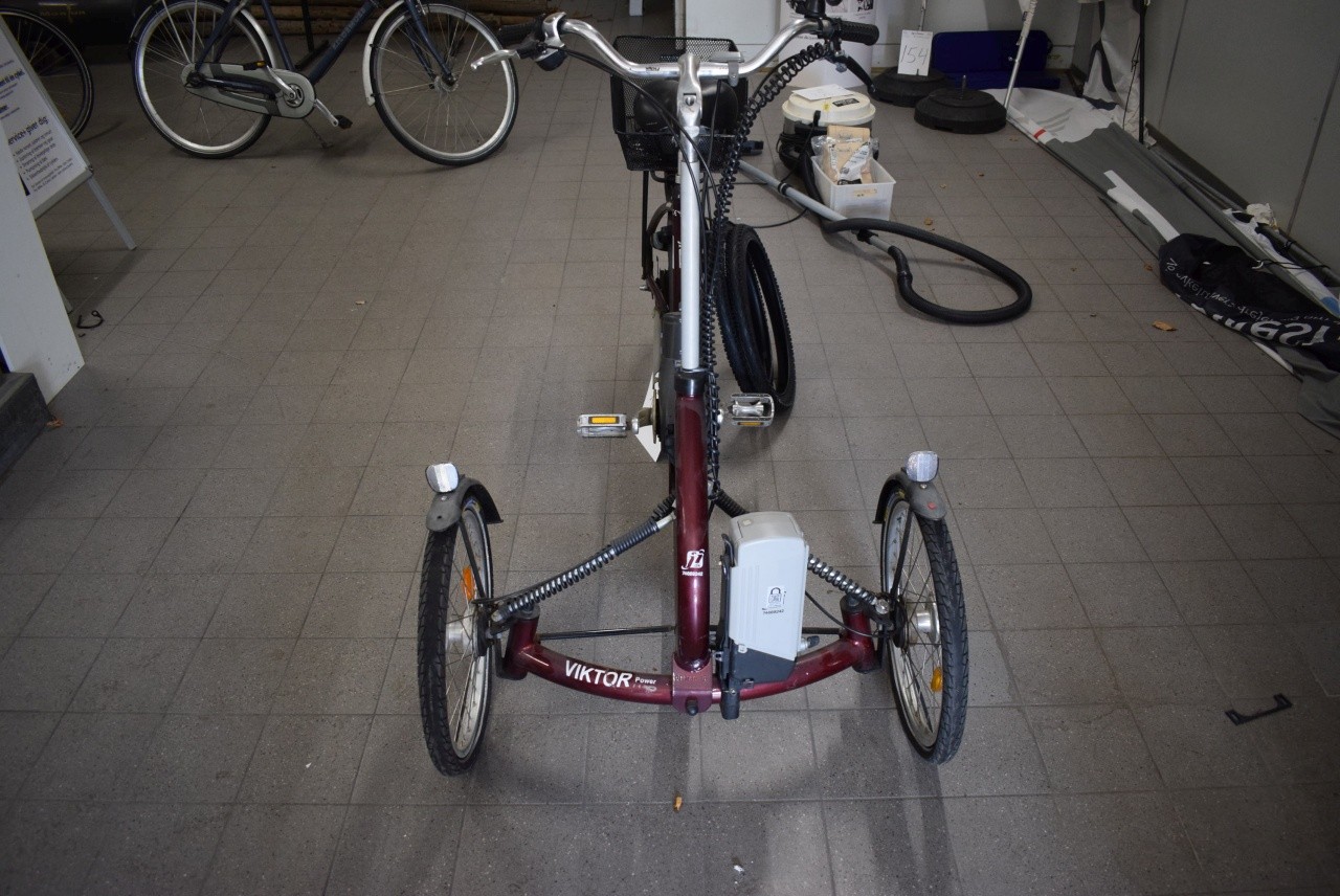 3-hjulet el-cykel lader og 2 nye dæk, mrk. Viktor Brugt - KJ Auktion - Maskinauktioner