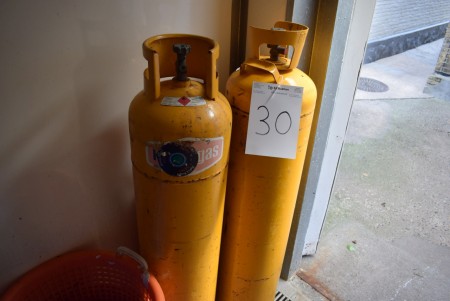 2 pcs. 33 kg of gas not containing