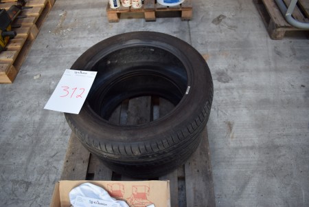 2 tires, Michelin 225/50 r17 ca. 50% rubber