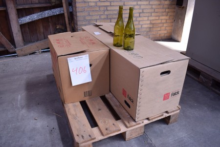3 boxes of 300 pieces wine bottles.
