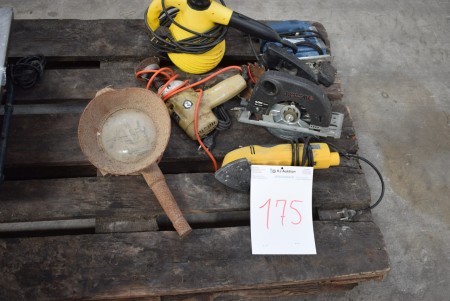 Miscellaneous hand tools + lamp. not tested