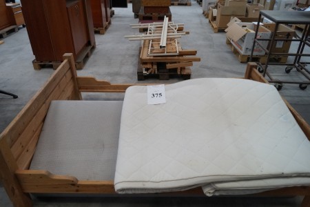 Bed 150 x 212 cm + 4 pcs. bed frames + box mattress 80 x 200 cm
