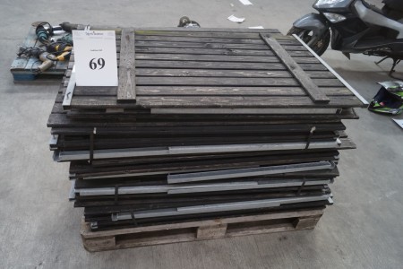 Pallet with container hiders