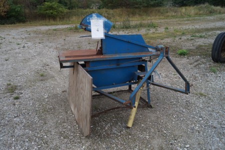 Firewood circular saw, with three-point linkage and PTO transfer