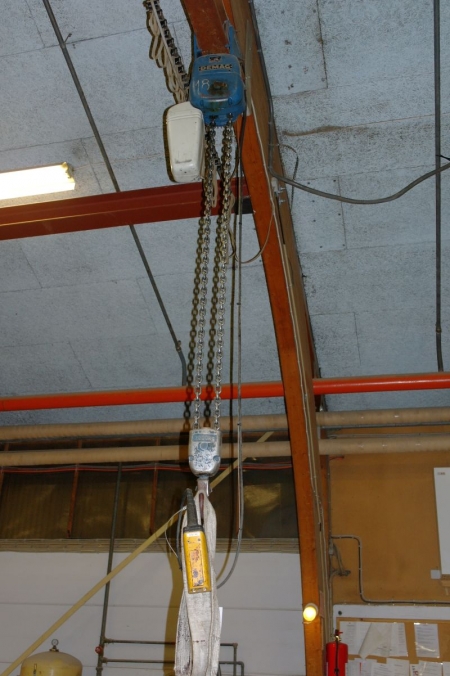 Electric hoist. Demag. Lifting capacity: 2 ton. 