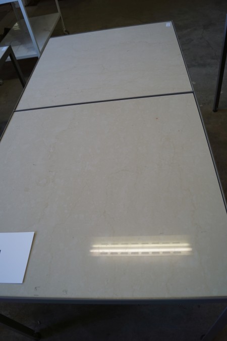 Tisch mit Fliesenplatte Länge 162 cm Breite 181 cm Höhe 74 cm