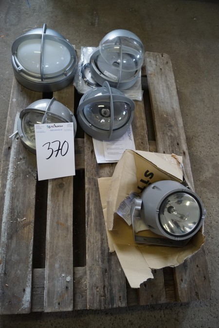 5 pieces. outdoor lamps.