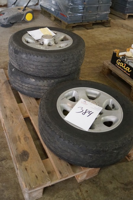 3 Felgen mit Reifen, passend für Toyota HI-ACE.