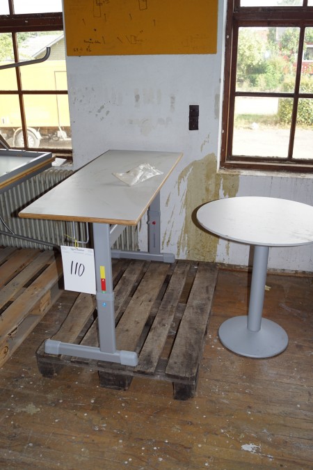Skrivebord 130x50 cm højde justerbart + rundt bord