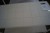 Rolltisch mit Regal in weißen Fliesen 121x61x85
