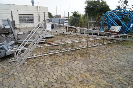 2 pieces of alu ladders