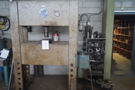 Hydraulic presses Stenhøj about 100 t. With various accessories