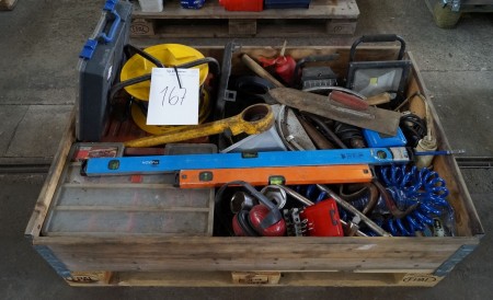 Various tools, cable drum, lamps and more