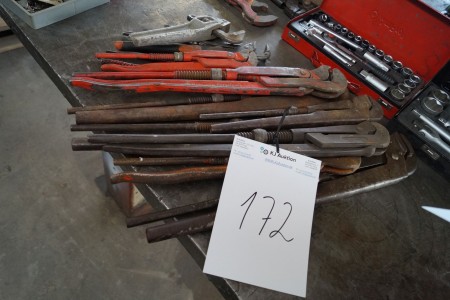 Various stirring rods, 2 key wrenches