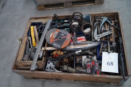 Pallet various spare parts, hydraulics, tools, cutting blades, bolts, etc.