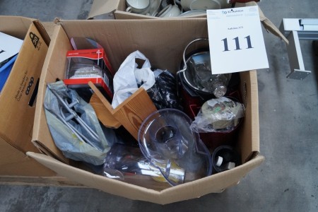 Box of mixed household things decanter, chopper, massage settings, etc.