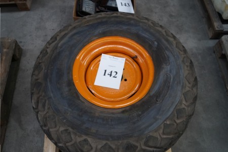 Tractor wheel 13.0 to 16 4 ply