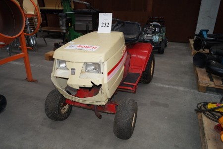 Garten-Traktor markiert. Yard-Man von 12,5 HK IC-Motor. Startet und läuft