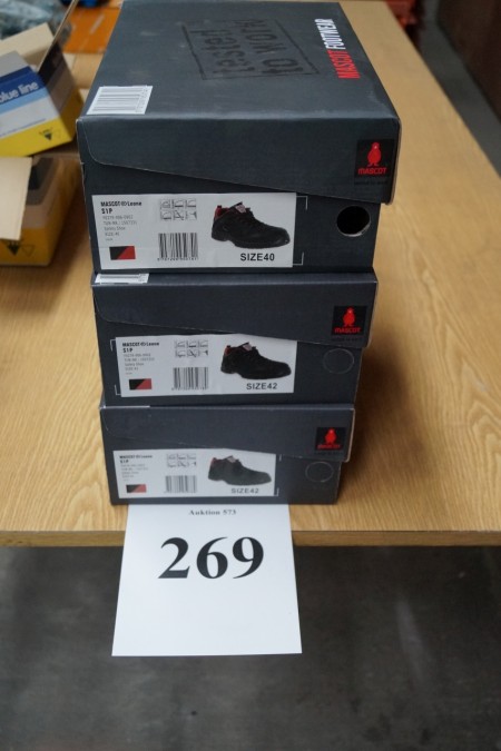1 pair of safety shoes Str. 40 + 2 pair size. 42