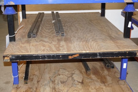 Storage rack with removable sides L: 160 cm. B: 110 cm.