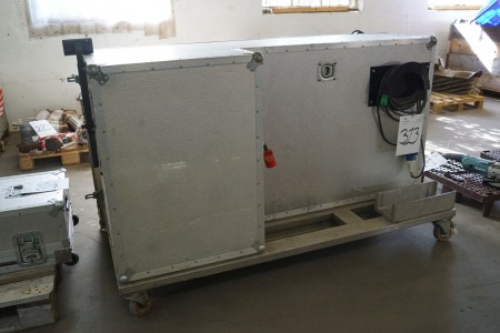 Transport box for measuring equipment on wheels L: 172 cm. B: 80 cm. H: 107 cm.