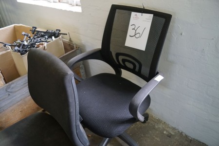2 Stück Bürostühle + kleiner Stuhl ohne Rückenlehne
