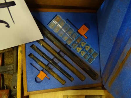 Platholder with plates, and various measuring equipment