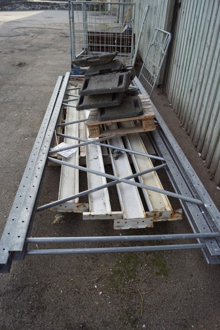 Pallet roll, height 3.5m width 1.10m with four vans 2.8m and locking feet
