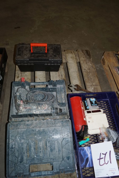 Palle mit Tischhammer Marke Bosch Gbh 2400 sowie Werkzeugkasten und Gewicht