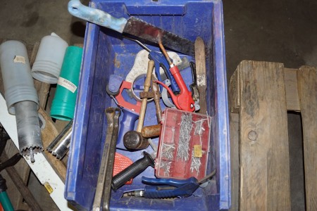 3-piece palette, angle grinder and various hand tools