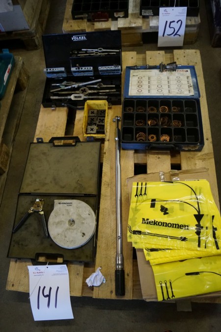 Pallet with plastic bags, thread cutter set, copper rings and wrench