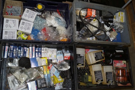 Pile with spark plugs, soap, high pressure cleaner and screws for license plates and more