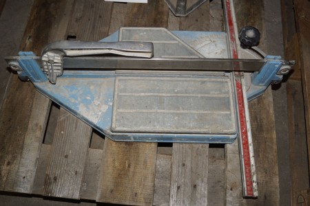 2 tile cutters, angle grinders for tiles