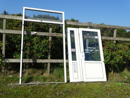 Tür mit Rahmengröße. 260 cm x 148 cm