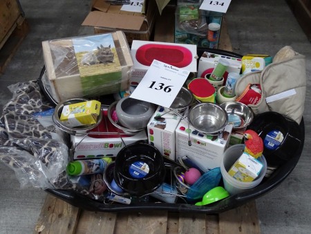 Large dog basket with unused contents: Food / water bowls, activity toys, belts, brushes etc. for dogs, cats, guinea pigs,