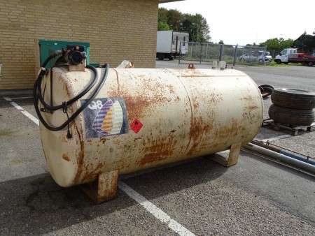 Oil tank with electrical pump - Year 1994 - 2500 l