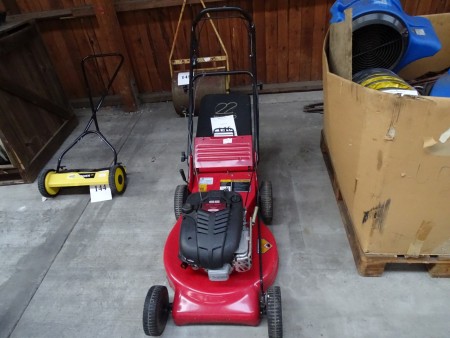 Lawn mower 6.5 HK with collector, self-propelled, cutting width 558 mm, almost new