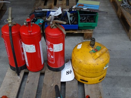 3 Fire extinguisher (expiration date) and the gas bottle 1