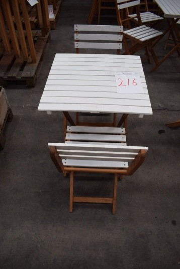 Bord  58 x 58 cm + 2 stole i hvid med træben