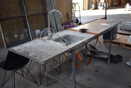 Rustfrit bord med nedfældet vask, armatur og slange,  L 250 D 62