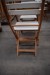 Bord  58 x 58 cm + 2 stole i hvid med træben