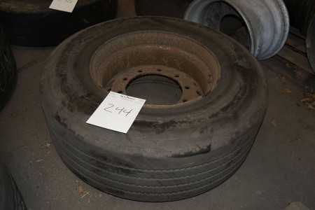 Last car tire with rim Barum. 385 / 65R22.5