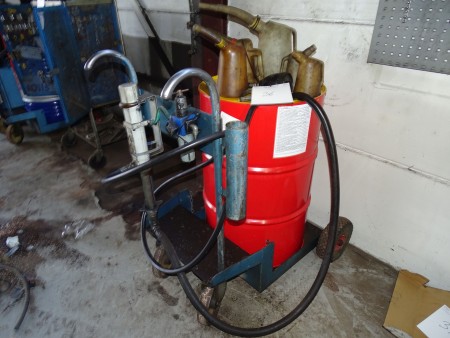 Oil well 208L approx. half full 80W90 with pump and cart