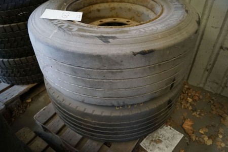 2 piece truck tires with wheels Continental HT3 385 / 65R22-5