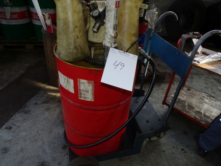 Oil bearing 208L under half full NVE2 + wagon and pump