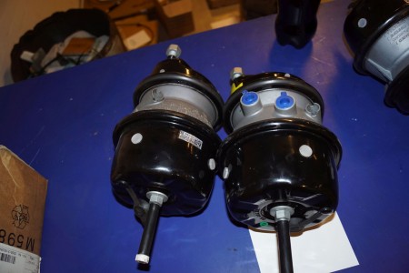 2 pieces of brake pots. 210 NM