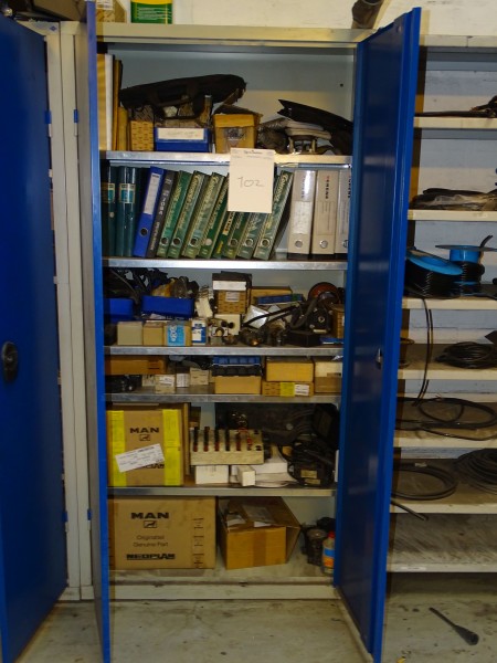 Blika stålskab med indhold af diverse elkomponenter pneumatik, databøger