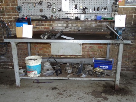 File bench with screwdriver + content 200x88x80 cm